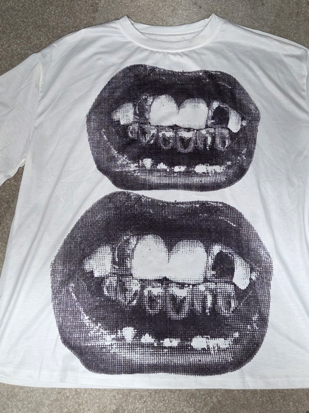 SHEIN White Short Sleeve Tee with Black Graphic Lips
